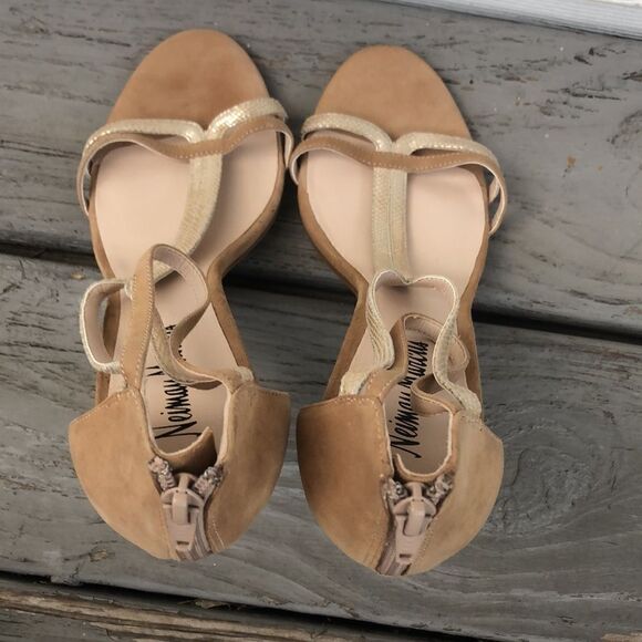 Neiman Marcus Suede Strap Herls - Picture 4 of 6
